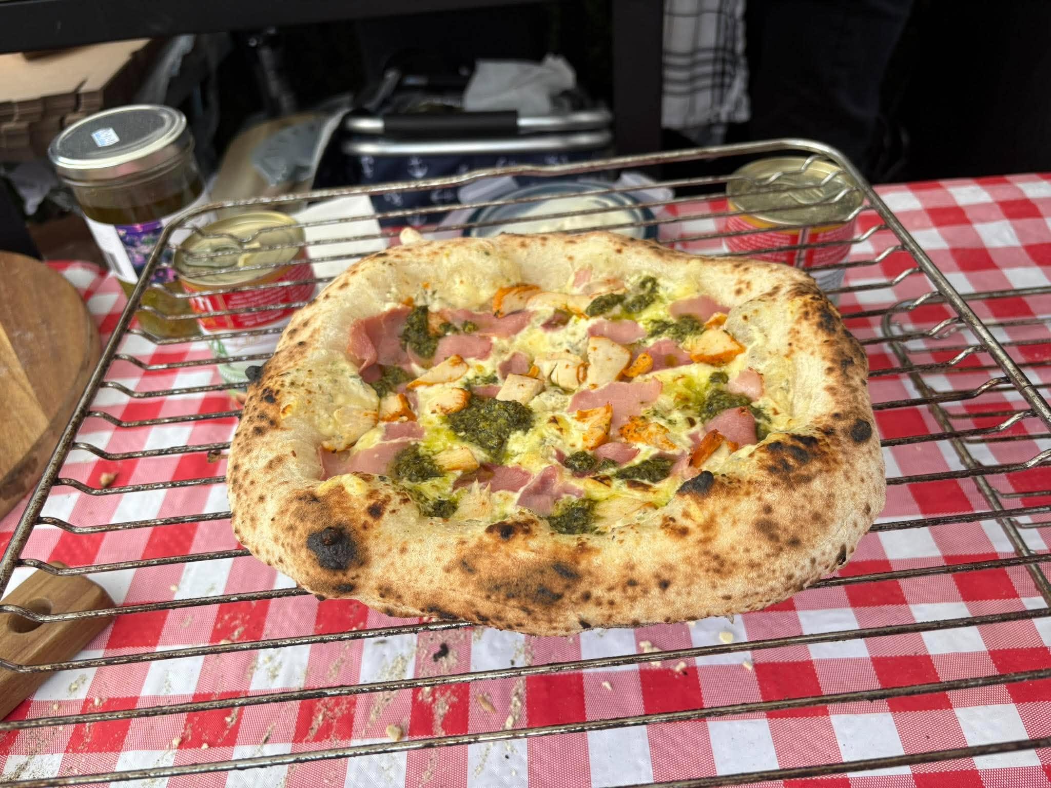 Hvit pizza med kylling fra markedsboden